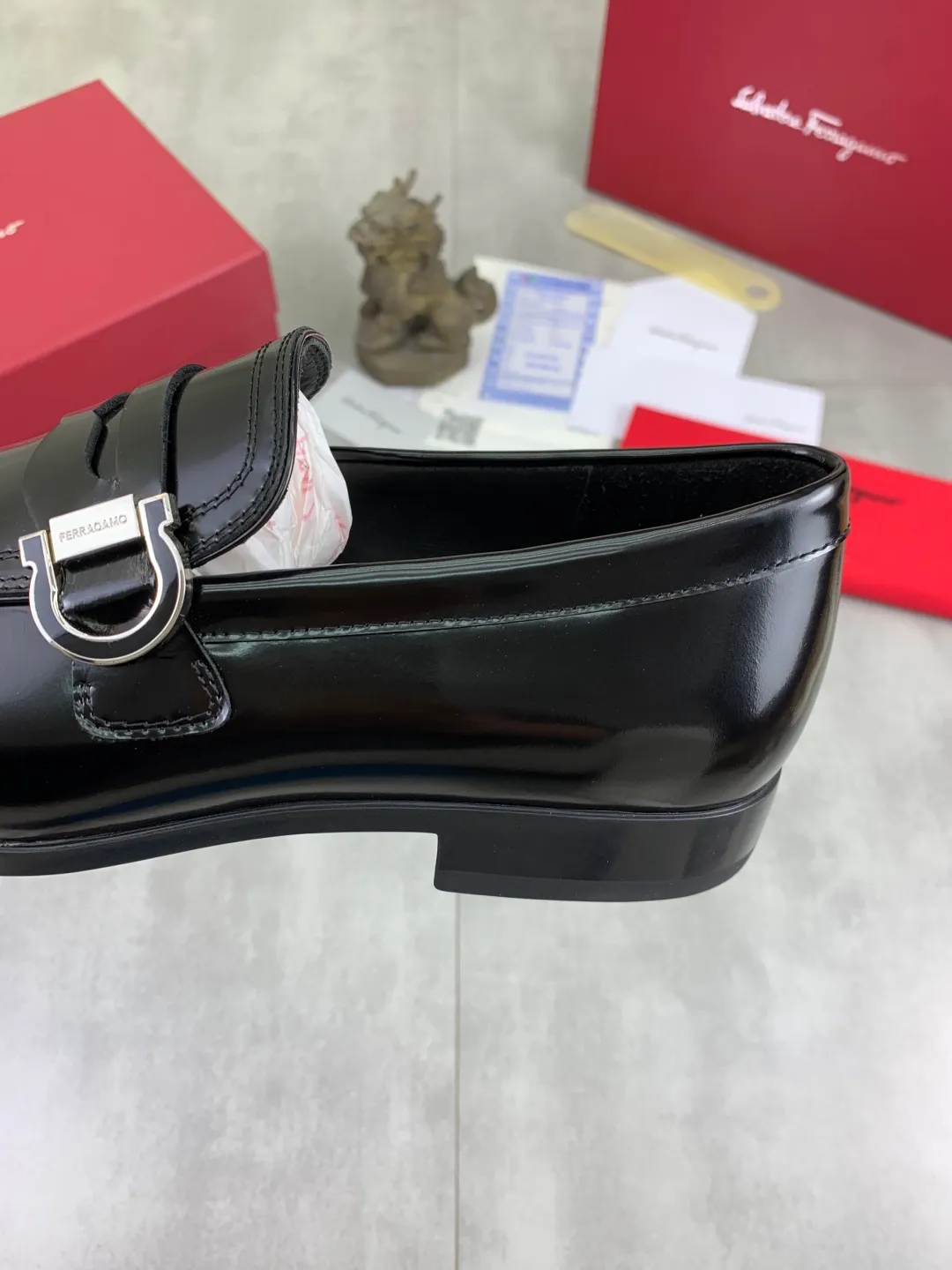 Men's men's shoes 💰P600💰[New model] High quality water-dyed cowhide 🆘[Salvatore Ferragamo] Ferragamo's latest casual business leather shoes for men! Listed simultaneously! The fabric is made of specially imported original calfskin, and the interior is made of imported water-dyed cowhide. It is absolutely luxurious and leads the fashion trend. Matching code: 38-44 (45 and 46 can be customized) 5️⃣ colors available